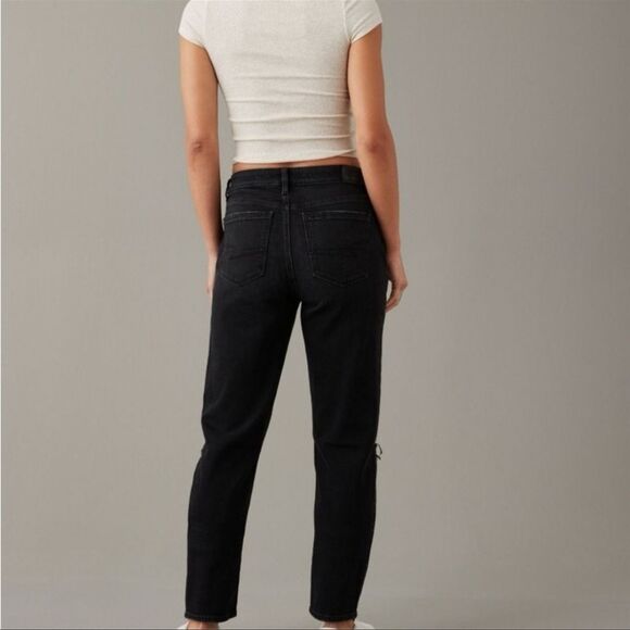 American Eagle Strigid Destroyed Distressed Mom Jeans - Size 16 Short | NWT - Picture 2 of 11